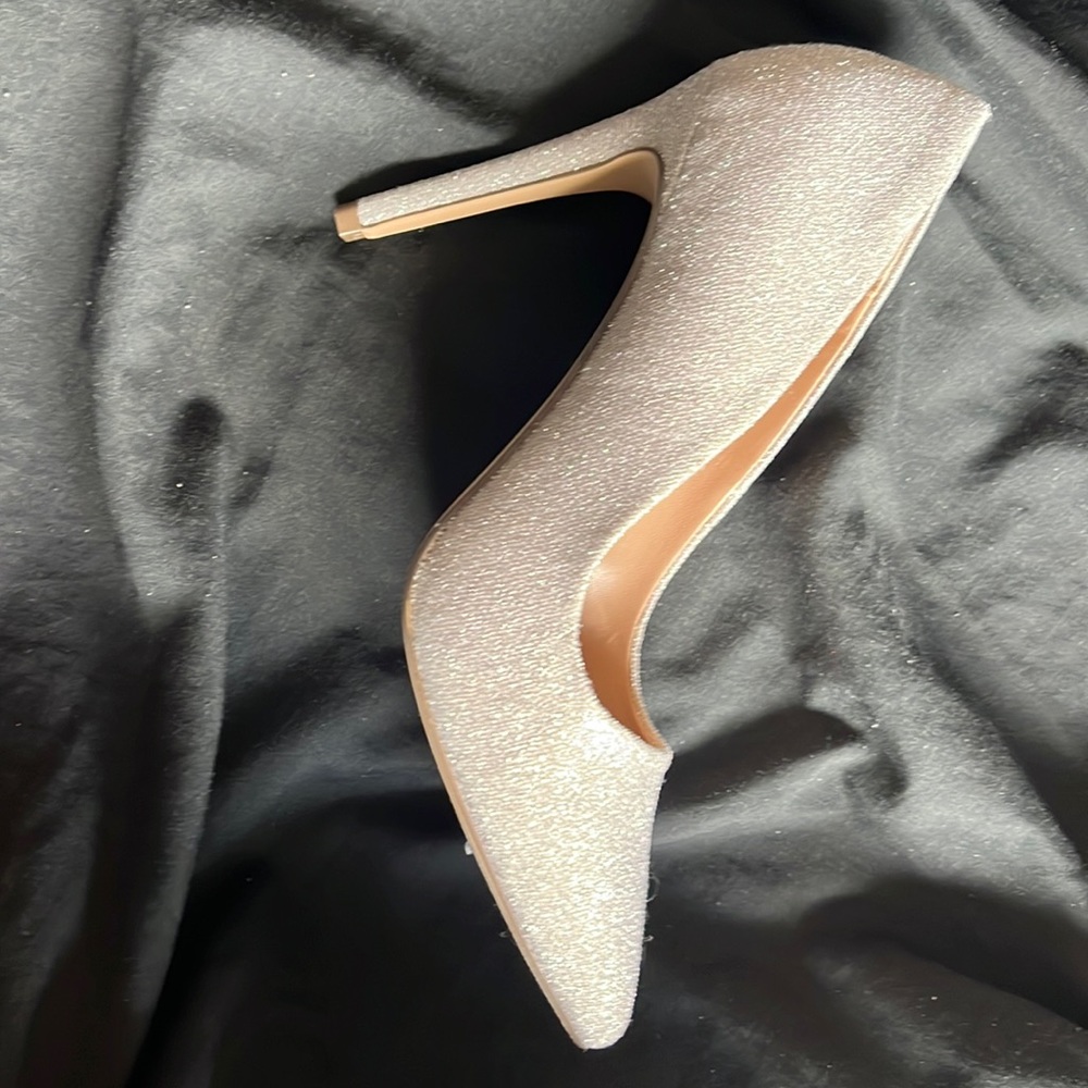 Sparkly sliver Call it spring heels pump 7 1/2